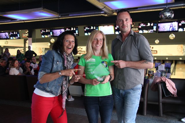 Tullns Sportlerin des Jahres Herta Schaupp mit Karin Zeiler und Joachim Pricken.