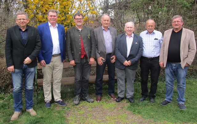 Der Vorstand des Österreichischen Imkerbundes mit dem neuen Präsidenten Reinhard Hetzenauer (2.v.l.). | Foto: ÖIB