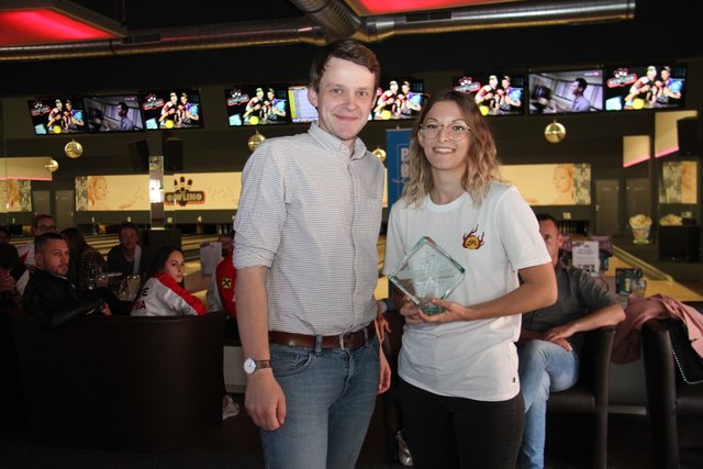 Amstettens Sportlerin des Jahres Lena Mayrhofer mit Thomas Leitsberger.