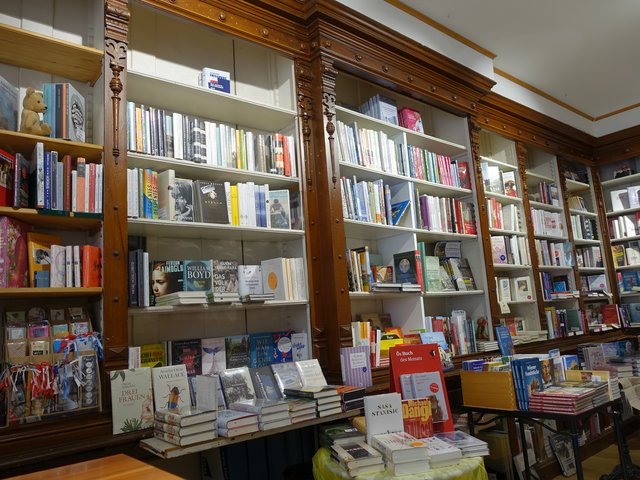 Eine sehr vielfältige Bücherauswahl zu den Themen Geschichte, Kunst, Architektur, sachbezogene Literatur, wie auch Krimis uvm. ... | Foto: S.Plischek