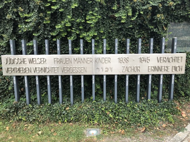 Das Mahnmal am Welser Friedhof wurde auf Anregung der Antifa von der Stadt Wels errichtet. | Foto: BRS/Weninger