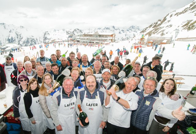 Den Auftakt des kulinarisch-sportlichen Wochenendes bildete am Sonntagnachmittag die exklusive Küchenparty mit Kochlegende Johann Lafer, der mit prominenten Freunden und Kollegen zum Schlemmen auf die Idalp geladen hatte. | Foto: TVB Paznaun – Ischgl