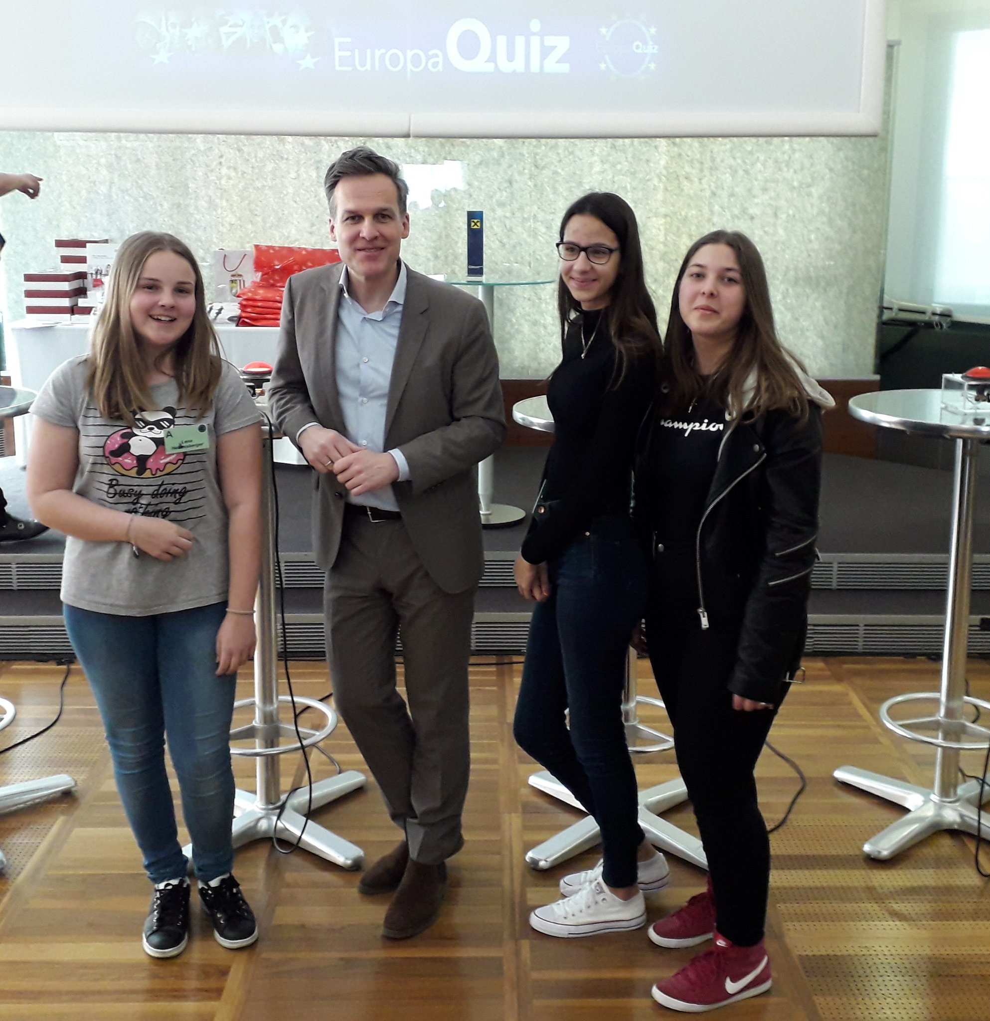 Sportmittelschule Mondsee: Schülerin Ariana Jicut gewinnt Europa-Quiz ...