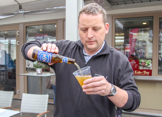 Dem Bierkaiser für Mai schenkt Wolfgang Wilczek 31 Krügerl ein.