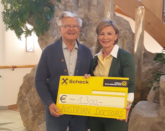 Gabriele Wimmler überreichte den Scheck an Werner Waldmann. | Foto: Privat
