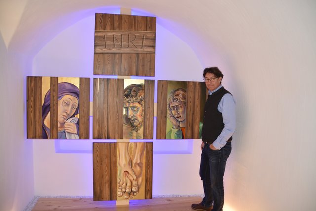 Die Ursprünglichkeit seines Glaubens hat Juen im sehr persönlichen Werk verewigt und einen Raum dafür geschaffen.