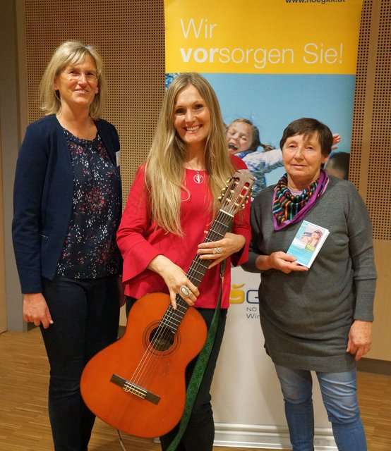 v.l.n.r.: Christine Hajek (NÖGKK), DSA Eveline Skarek und Monika Obermüller (Teilnehmerin)