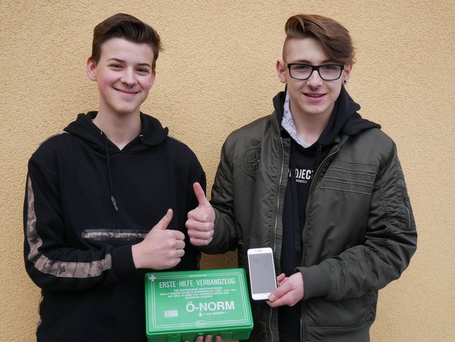 Die beiden Ersthelfer Tobias F. (l.) und Raffael C.