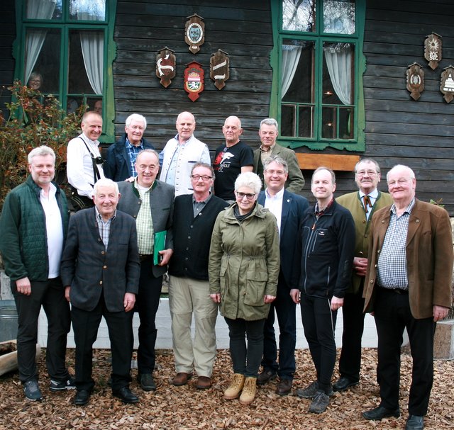 Neuer Vorstand des Anninger-Vereins mit Bürgermeistern der Anrainergemeinden | Foto: Sylvia Bönnhoff