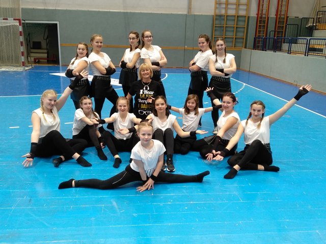 Die Tanzgruppe der IMS St. Valentin-Langenhart.