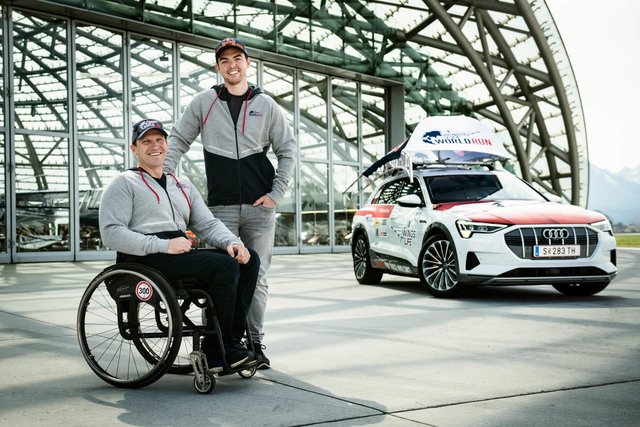 Matthias Walkner und Reini Sampl mit dem Catcher Car des Wings for Life World Run 2019 | Foto: Markus Berger/ Red Bull Content Pool