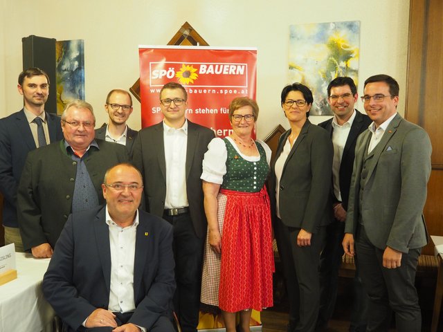 (v.l.n.r.): DI Dr. Jürgen Karner, Bundesvorsitzender der SPÖ Bauern, ÖkR Josef Etzenberger, Bezirksgeschäftsführer Bernhard Wurm, Stadtrat Albert Kisling, Ing. Stefan Polly, Kammerrätin Hilde Glinz, Nationalratsabgeordnete Bürgermeisterin Renate Gruber, Landesgeschäftsführer der Salzburger SPÖ und stv. Bundesvorsitzender der SPÖ Bauern Hannes Mathes und Vorsitzender SPÖ Bischofstetten Andreas Bicek.