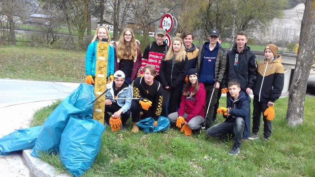 Die NMS Silz/Mötzsammelt jedes Jahr, heuer das erste mal im Rahmen des Coca-Cola Projekts. | Foto: NMS Silz/Mötz