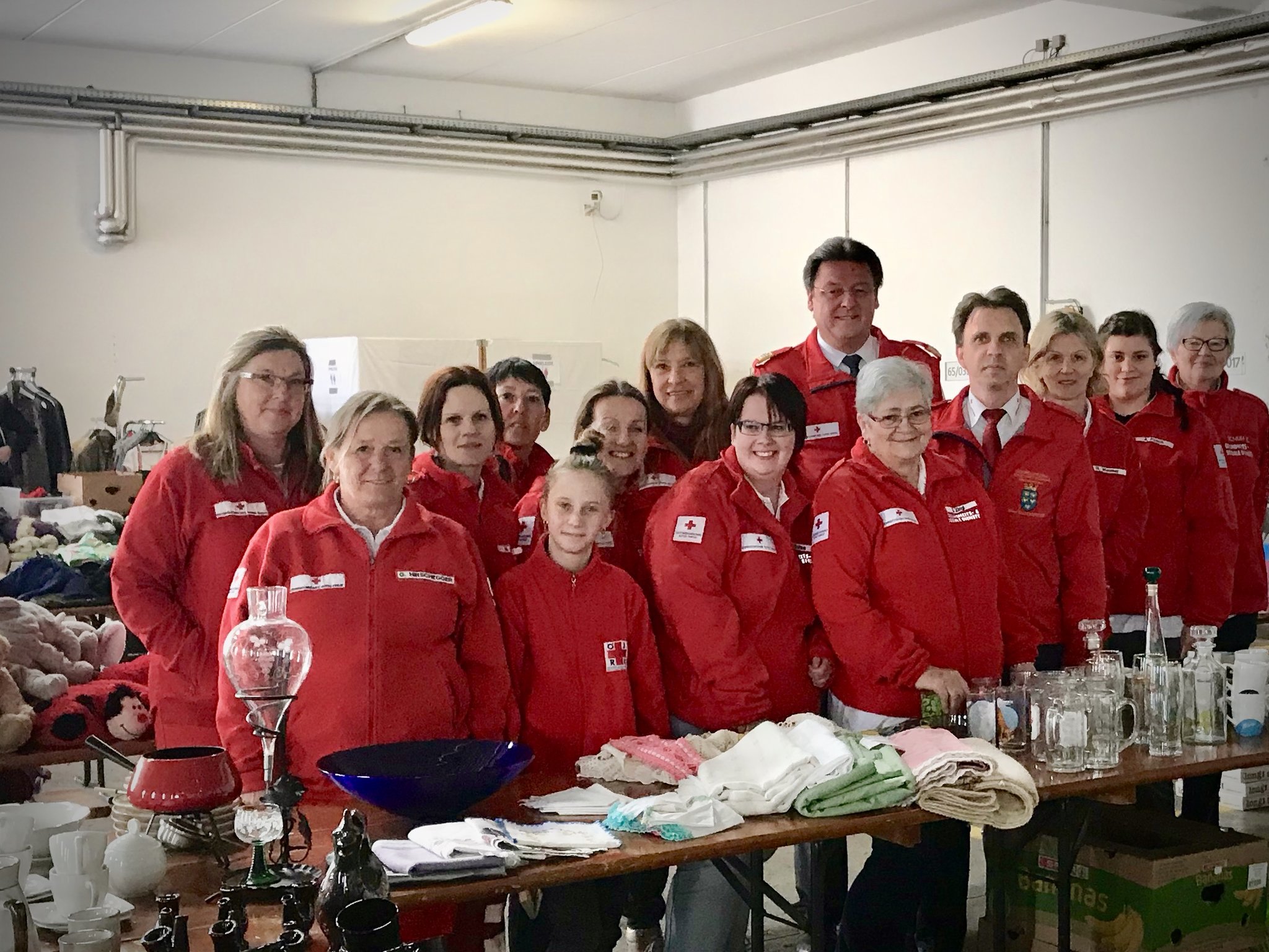 Voller Erfolg Garagenflohmarkt Beim Roten Kreuz Neunkirchen