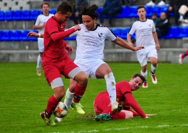 Liga-Bomber Robert Dukic ist auch mit doppeltem Einsatz nicht zu stoppen – 23 Volltreffer stehen zu Buche! | Foto: Hassl
