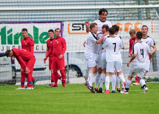Dauerjubel: In den letzten beiden Spielen erzielten die Götzner 20 (!) Tore! | Foto: Hassl