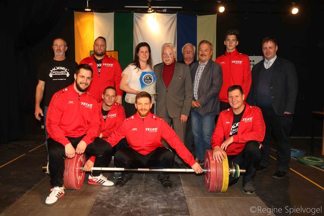 Die Kraftsportler von Pressbaum mit Thomas Gradinger, Ehrenmitglied Sabine Rieger, Obmann Johann Hügel, Franz Kerschbaum, GR Ing. Anton Strombach und GR Markus Naber.