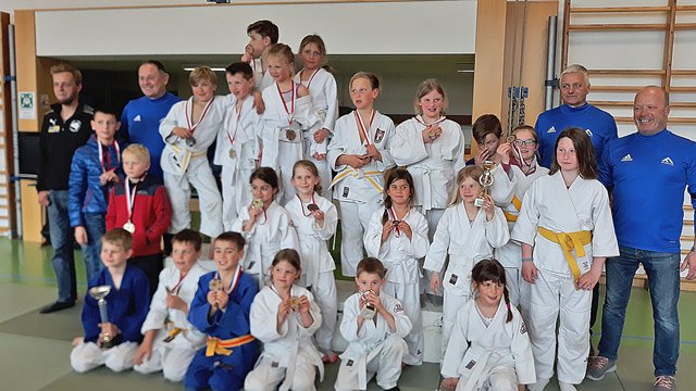 Die teilnehmenden Judoka von "Judo Lungau" mit Sektionsleiter und Trainer Harald Karner, Trainer Peter Müller, Trainer Simon Brandstätter und Sektionsleiter-Stv. Peter Pfeifenberger. | Foto: Judo Lungau
