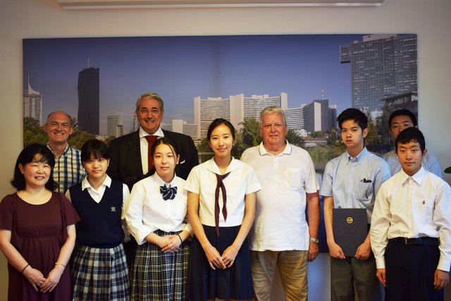 Auch heuer dürfen Donaustädter Schüler wieder nach Tokio fliegen. Im Austausch wohnen Schüler aus Japan im Bezirk. Dafür werden noch Gastfamilien gesucht.  | Foto: BV22
