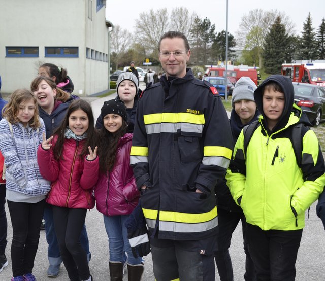 In den Siedlungsgebieten werden alle neu zu setzenden Straenlaternen lngst mit LED Neue Mittelschule und die ASO luden zum Kennenlernen des schulischen Vbgm. Manfred Schrfinger, uva. 12.10.11. Bezirksbltter Baden Leute. Oberwaltersdorf - Thema auf volunteeralert.com