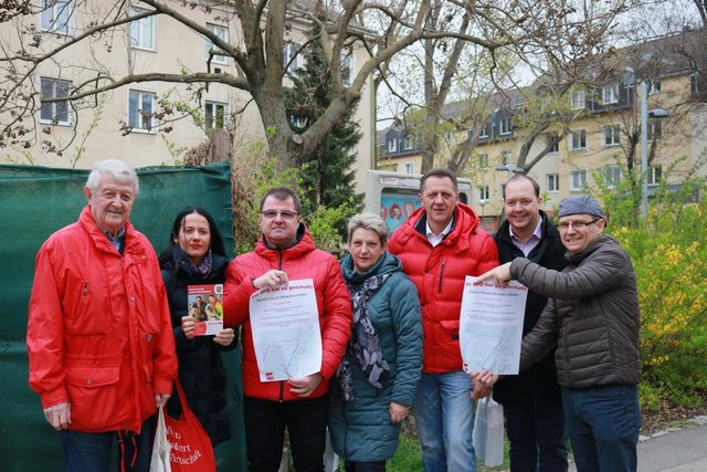 Bezirksvize Steinhart (Mitte) bei der Anrainer-Kundgebung.
 | Foto: Farajpoory 