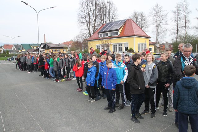 Erwartungsvolle Stocksportler vor dem Anpfiff