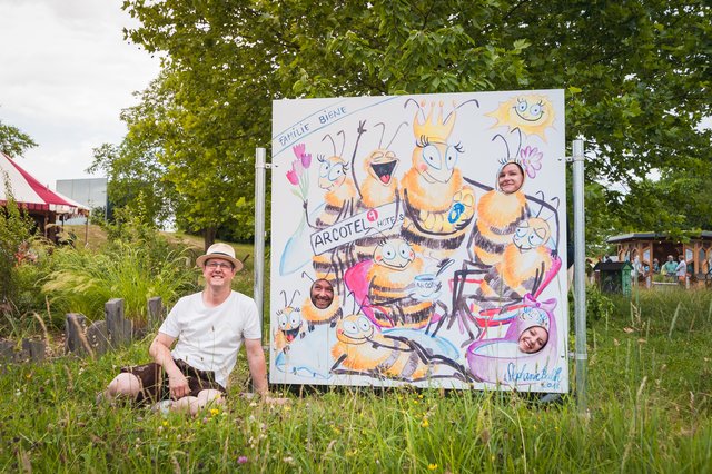 Imker Roland Heinzle aus Klein-Pöchlarn zeigt mithilfe seines Bienenparks auf, wie wichtig Bienen für uns sind. | Foto:  Philip Baumgartner