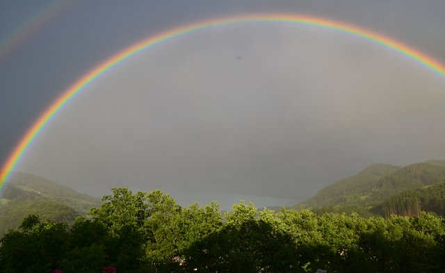 Mundartgedicht von Gottfried Preuler aus Randegg über die Schönheit des Regenbogens.