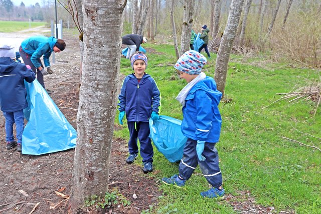 Auch die Kleinen leisteten einen wertvollen Beitrag. | Foto: Leni Bullock