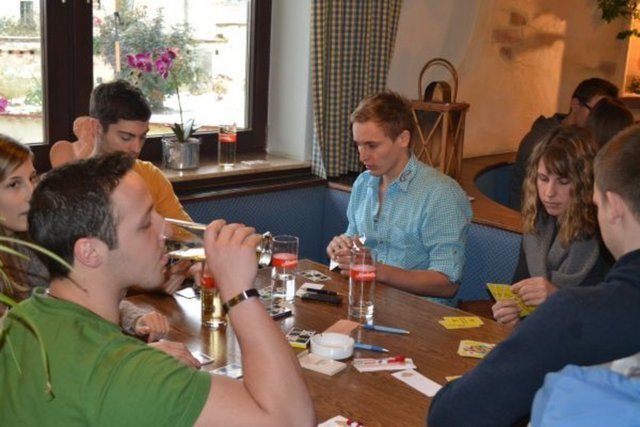 Ob Pub-Quiz, Schach oder Bingo: Die Laudongasse bietet spielerisch einiges an.  | Foto: Andreas Schlüsselberger
