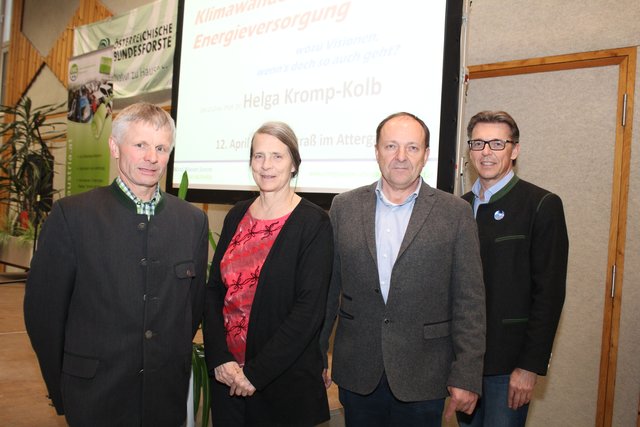 Obmann-Stellvertreter Martin Emeder, Klimaforscherin Helga Kromp-Kolb, Obmann Richard Niederreiter und Bürgermeister Markus Bradler.