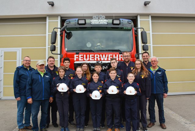 Obmann Rudolf Huth, Josef Schrammel, Kommandant Martin Berner, Michael Haschkovitz, Timotei Crisan, Anja Fischer, Selina Berner, Lena Fischer, Emil Maslak, Kilian Grüner, Niklas Hesselmann, Jugendbetreuer Stefan Molnar, David Mathes, Sandra Haschkovitz, Kommandant Stv. Erich Amon, Robert Brünner | Foto: FF Gobelsburg-Zeiselberg