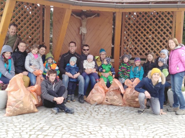 Dies ist die offizielle Homepage der Marktgemeinde Asperhofen! 1. Treffen der Frauen Asperhofnerinnen kumman zsomm. 02.05.2017. Roch Goldene Startseite - Marktgemeinde Asperhofen