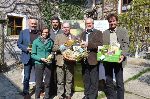 Eröffnung der Spargelsaison in Leonding. 90 Prozent des Spargels werden in Österreich ab Hof verkauft. | Foto: Landwirtschaftskammer Oberösterreich