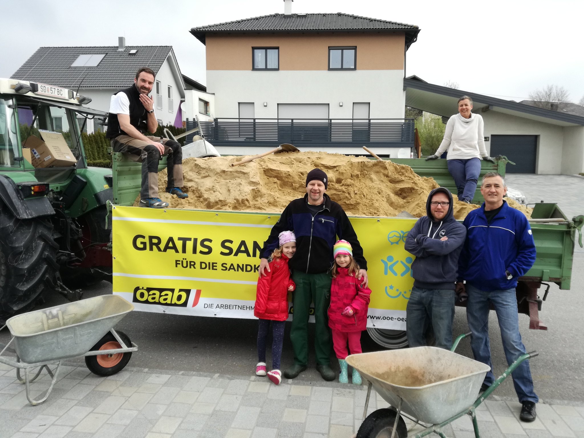 ÖAAB Altschwendt Frischer Sand für Altschwendts Sandkisten Schärding