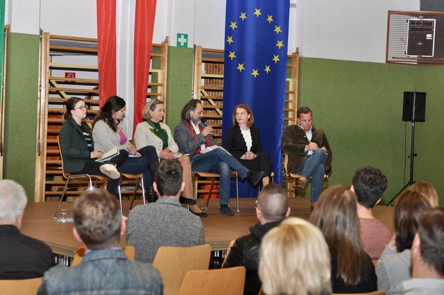 Die interessierten Gäste beteiligten sich an der Diskussion.