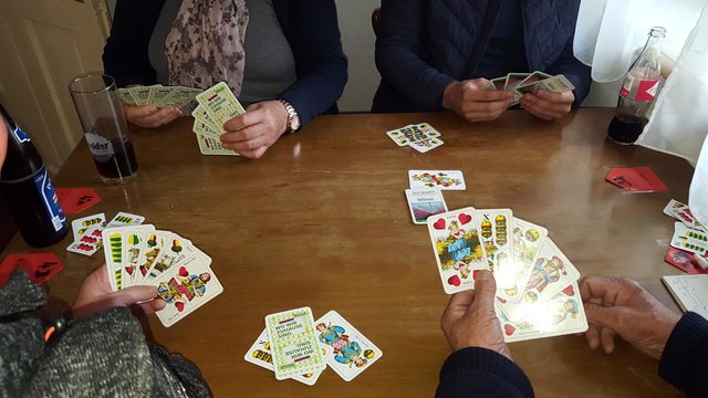 Wer hat hier wohl das Gewinnerblatt? | Foto: David Tuttner