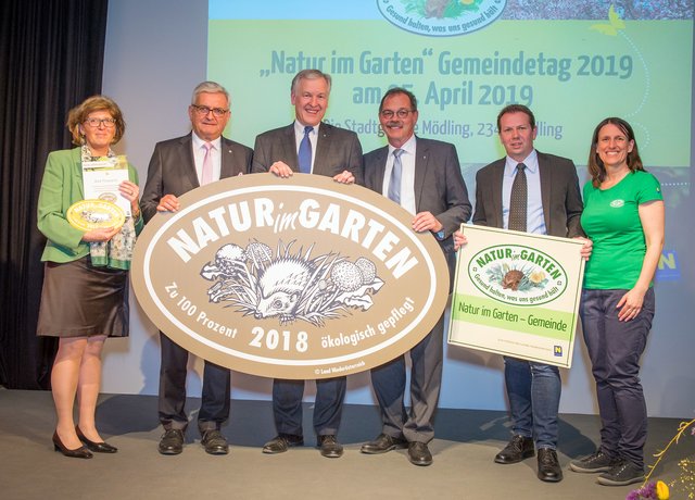 Amtsleiterin Andrea Grames (Bad Pirawarth), Präsident Alfred Riedl, Landesrat Martin Eichtinger, Bürgermeister Kurt Jantschitsch (Bad Pirawarth), Vizebürgermeister Dieter Koch (Hohenau an der March) und „Natur im Garten“ Regionalberaterin Martina Liehl-Rainer | Foto: NiG