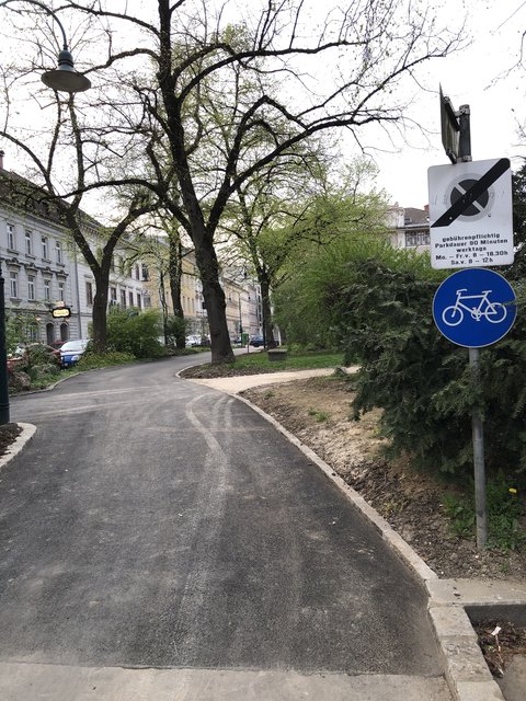 Der neue Rad- und Gehweg ist breiter als sein teilweise auf losem Untergrund verlaufender Vorgänger. | Foto: aba
