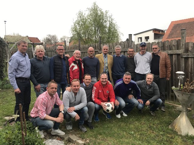 Erfolgself von 1988: Mit dem ersten Aufstieg des ISV in die Landesliga sorgten diese Herren für Jubel in der Marktgemeinde. | Foto: KK