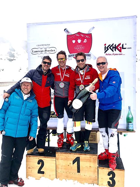 Thomas Schreiner von Laurent-Perrier, Platzsprecher Stefan Steinbacher, Roland Steger, Weltmeister Peter Eder und Lokalmatador Martin Sieberer. | Foto: privat