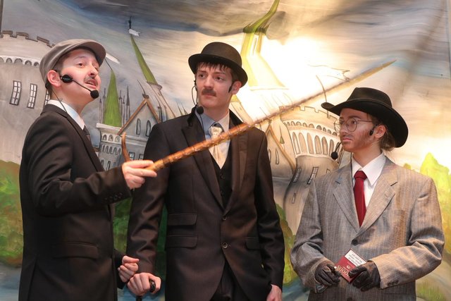 In acht Szenen brachten die Schülerinnen und Schüler des Borg Eisenerz den Krimiklassiker "Der Hund von Baskerville" auf die Bühne. | Foto: KK