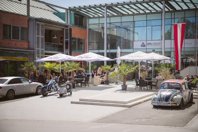 Der riesige Gastgarten sorgt für Urlaubsstimmung und ist eine beliebte Begegnungszone in Köflach. | Foto: Rusk