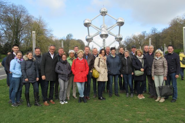 Die Abordnung aus St. Martin i.S. vor dem Atomium.  | Foto: Gde St. Martin