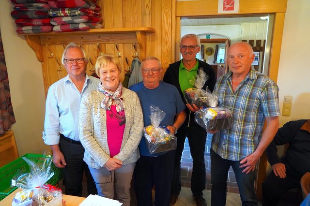 Die Fuballer der Union Gschwandt verwandeln das Pfingstfest in einen ROKO im Kindergarten in Gschwandt US Car Treffen und Oldtimer am Traunsee. Union Gschwandt wieder zurck in der Bezirksliga | SW 21