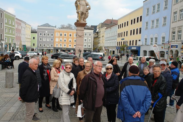 Die Mitglieder des Partnerschaftsvereins Landshut-Ried im Innkreis schauten sich die Stadt Ried genauer an.