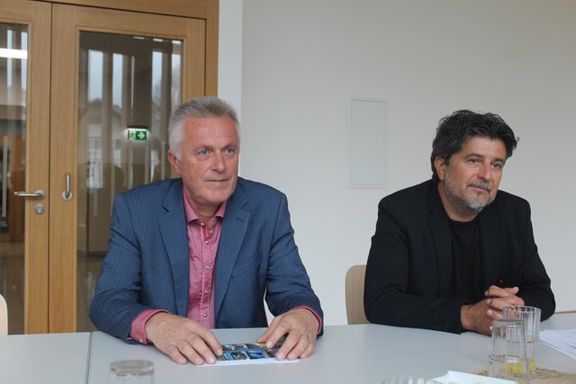 Unterstützung erhält der besorgte NMS-Direktor Norbert Leitner (links) von Landtags-Bildungssprecher Stefan Sandrieser | Foto: Lexe