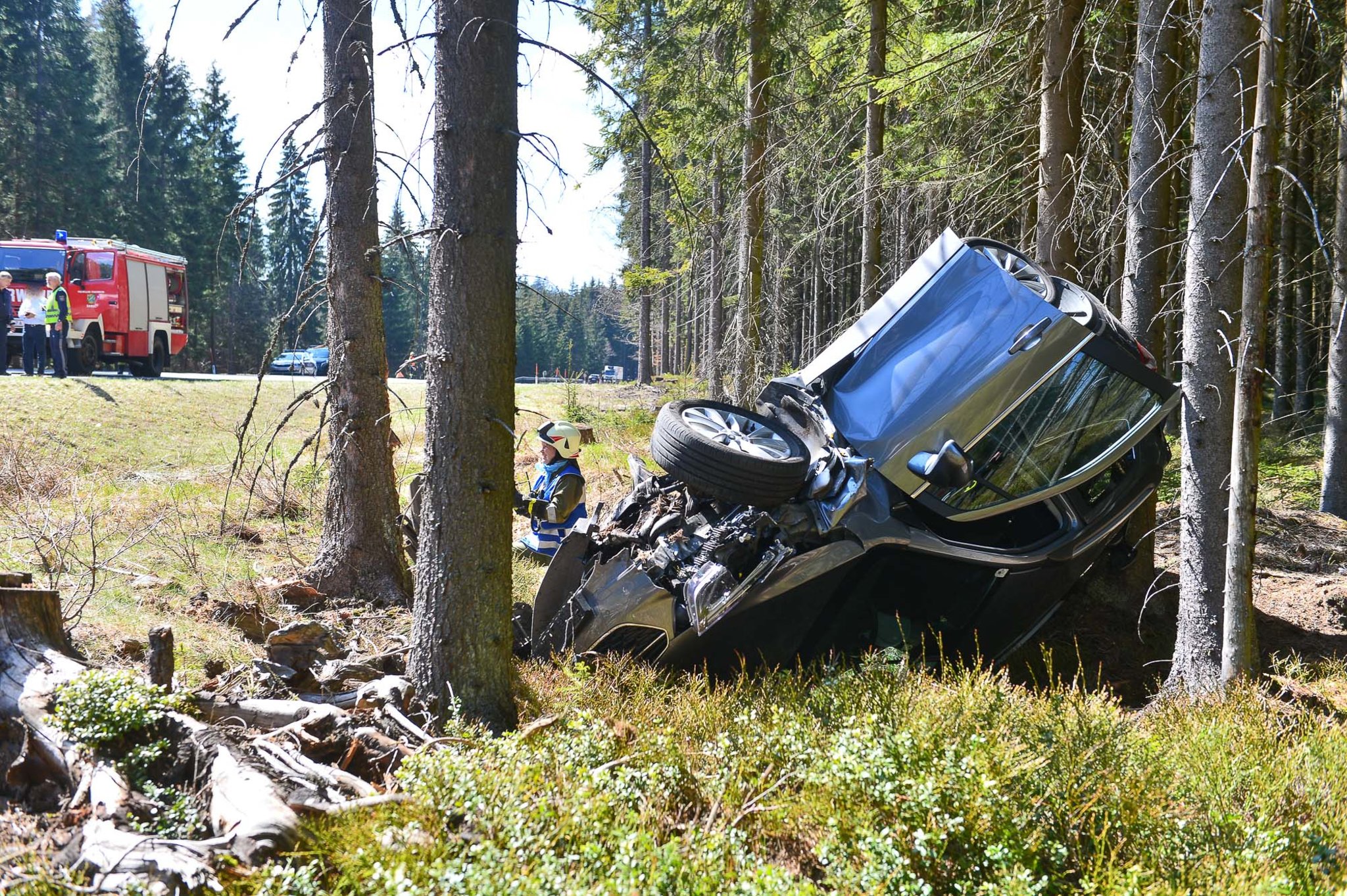 UNFALL: Auto überschlug sich und prallte gegen Baum - Freistadt