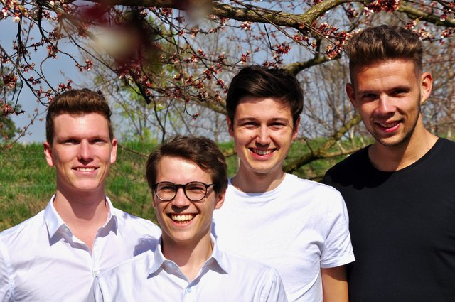 Michael Beitl, Luca Fichtinger, Sebastian Jeschko und Fabian Wagesreither (v.l.) arbeiten gemeinsam an Kern Tec.