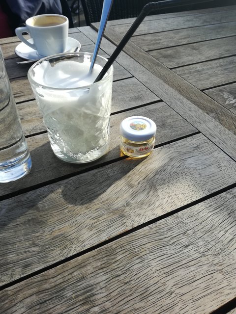 Kindheitserinnerungen im Café: Heiße Milch mit Honig | Foto: Katharina Peyerl-Liedel